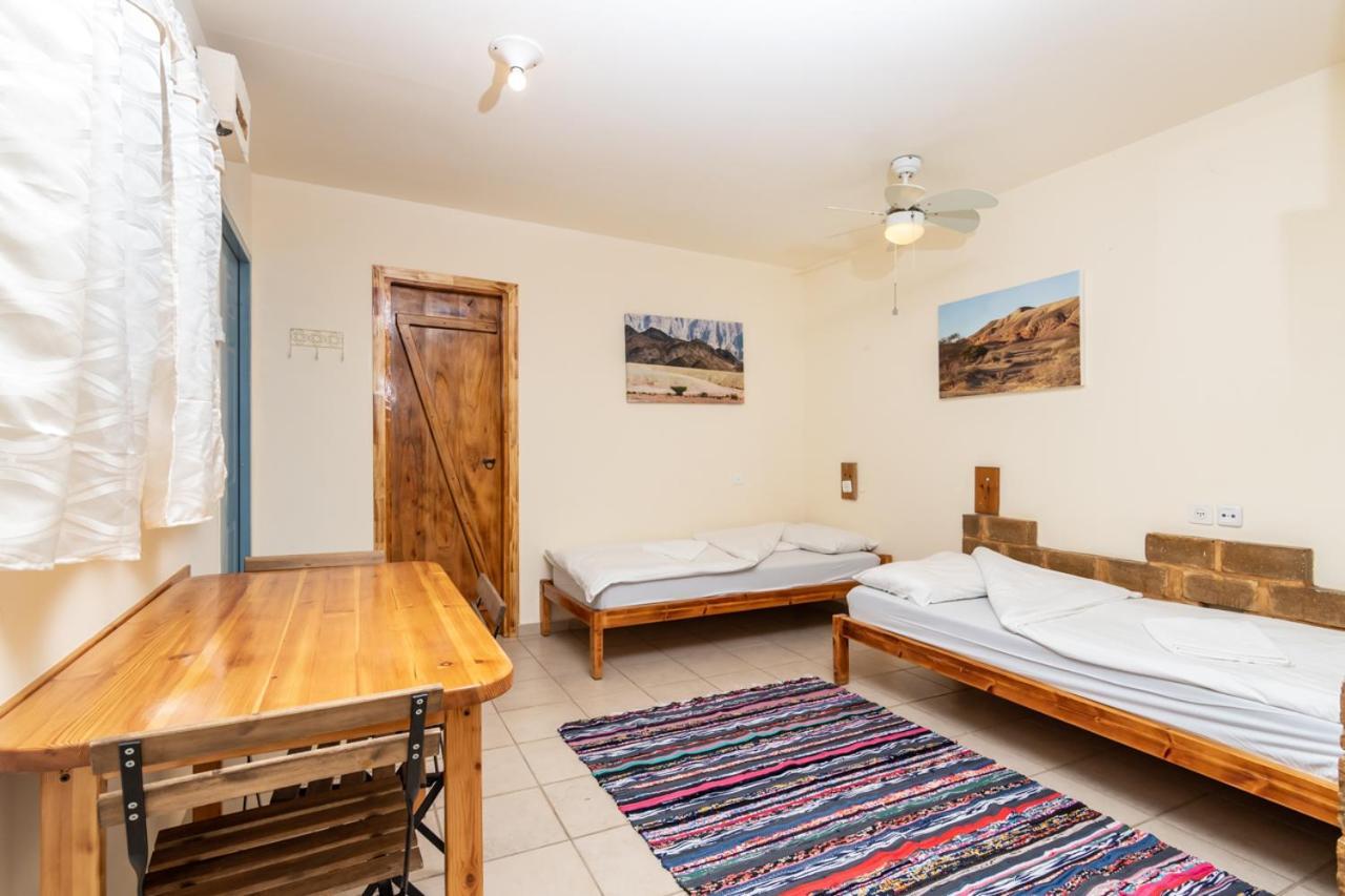 Desert Routes Inn Shvilim Ba Midbar Hazeva Екстериор снимка