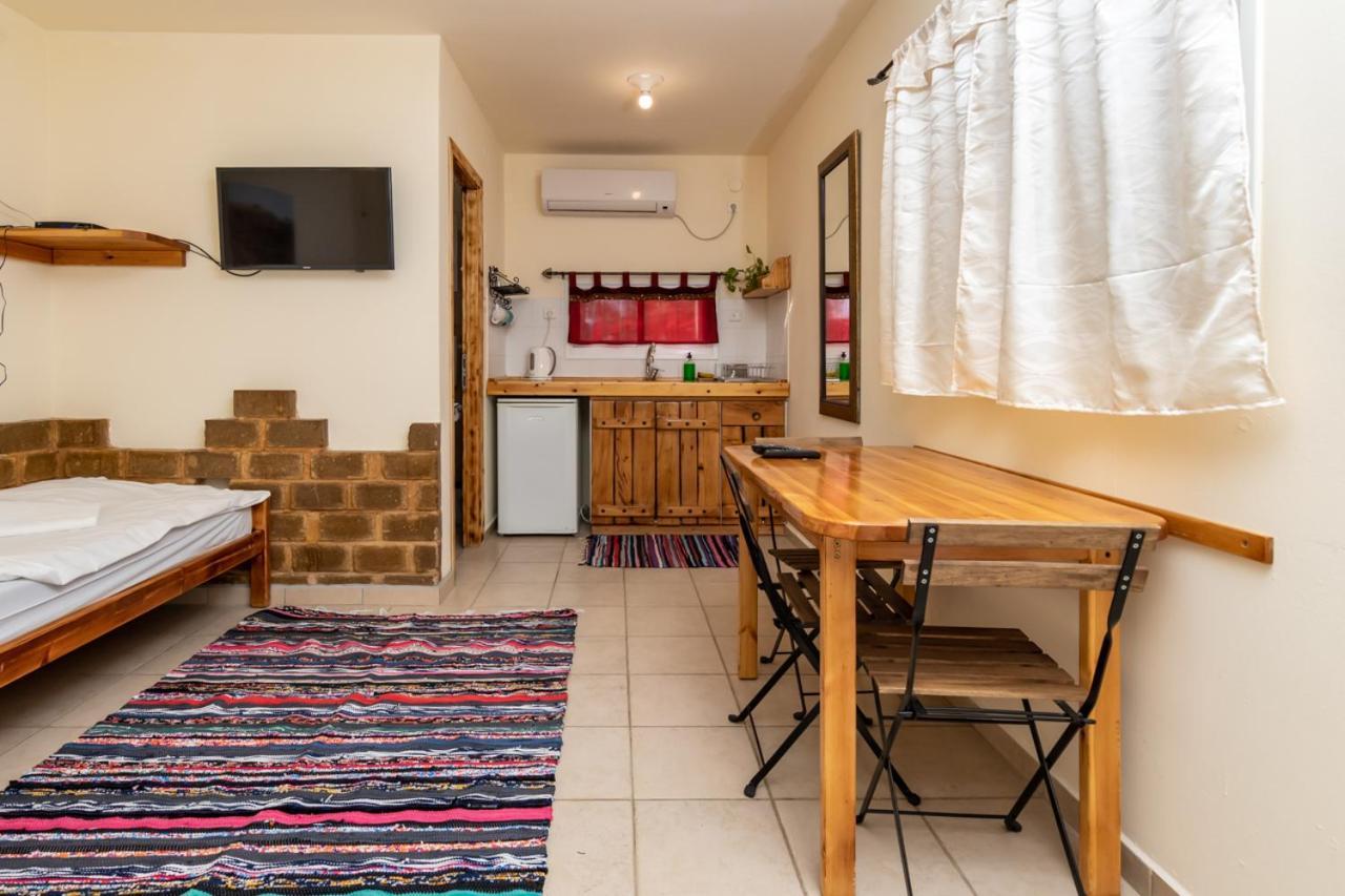 Desert Routes Inn Shvilim Ba Midbar Hazeva Екстериор снимка